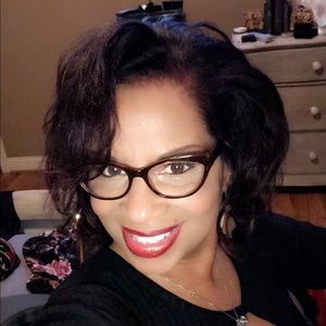 Meet your Posher, Debbie